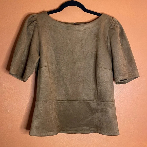 Ann Taylor Factory Tops - NWOT AT Factory Faux Suede Puff Sleeve Top